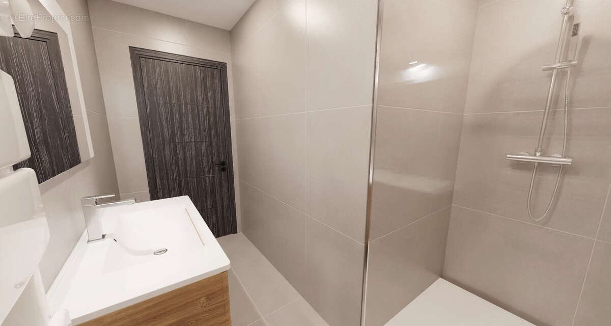 Appartement à ROQUEBRUNE-SUR-ARGENS