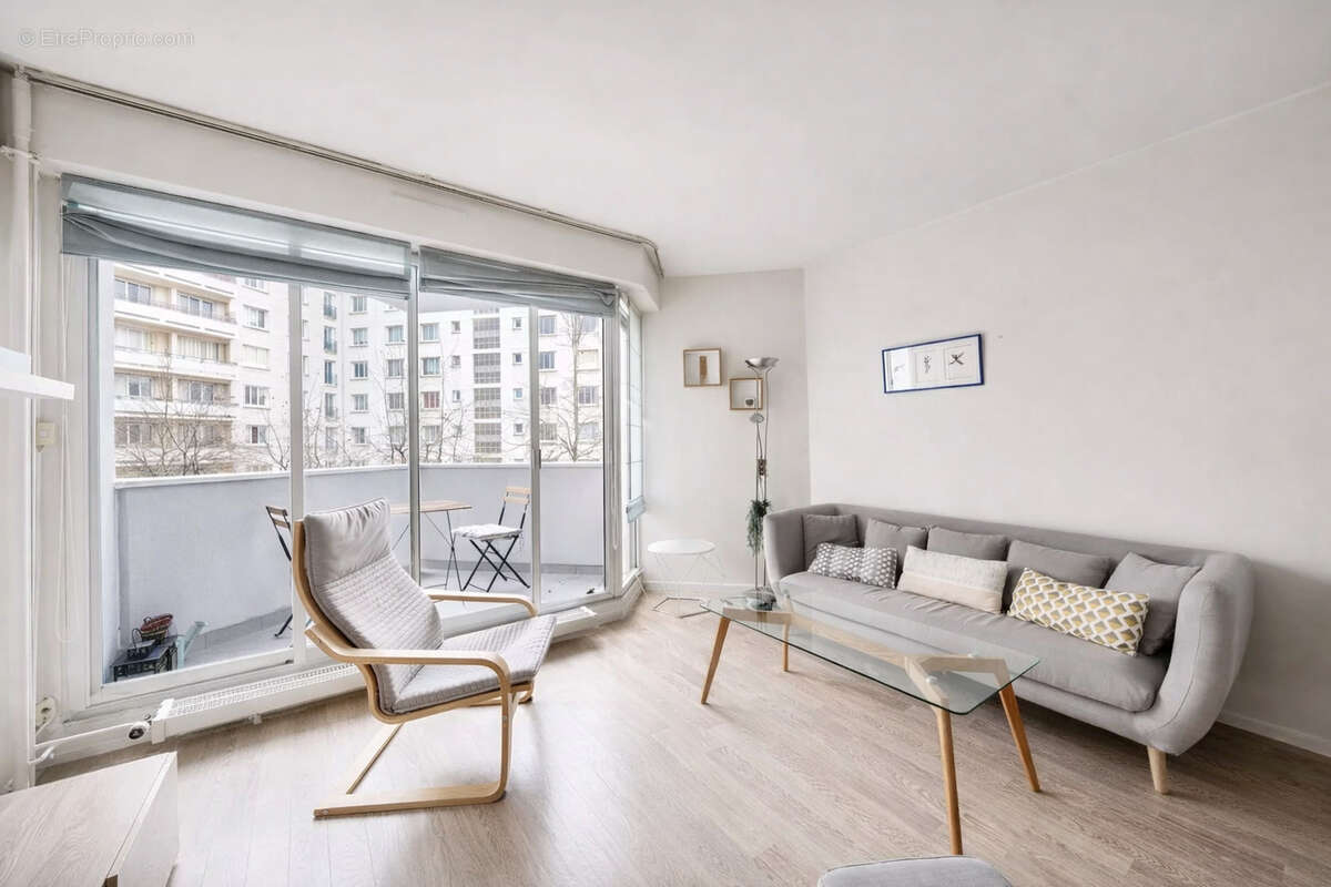 Appartement à PARIS-16E