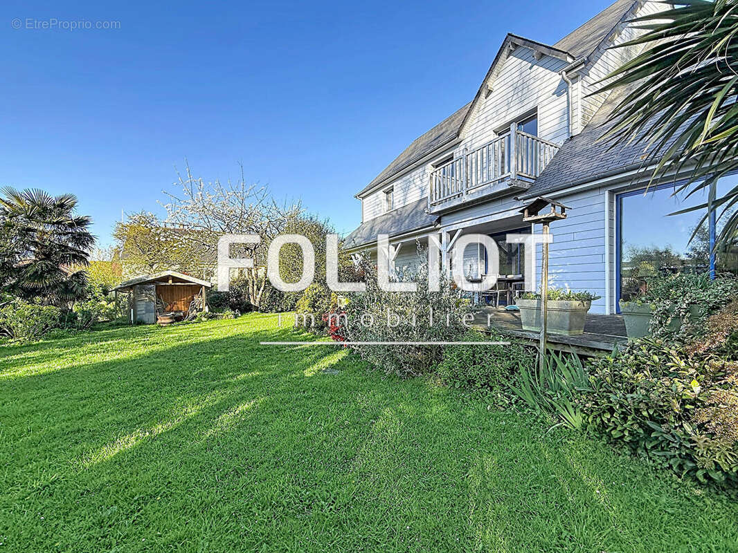 Maison familiale à vendre à Jullouville - Confort et tranquillité assurés - photo 2