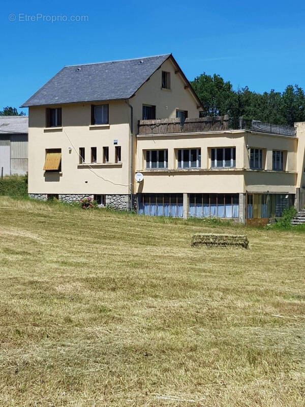 Maison à SAINTE-GENEVIEVE-SUR-ARGENCE