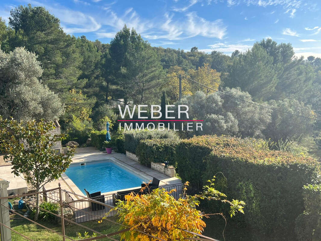 EVENOS - Villa familiale 4 chambres piscine terrain 4000 m2 - photo 4