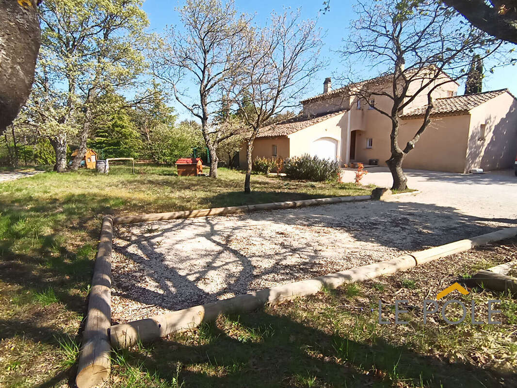 Villa familiale avec garage et piscine - photo 11
