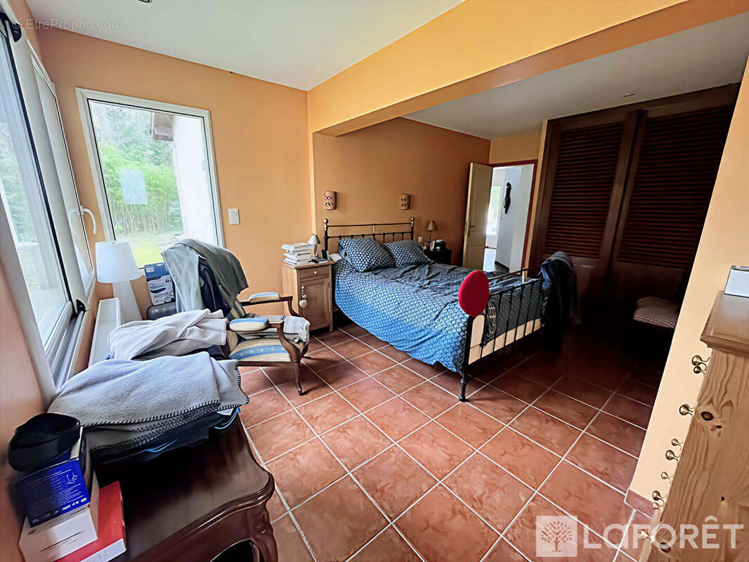 Maison à SAINT-JEAN-D'ILLAC