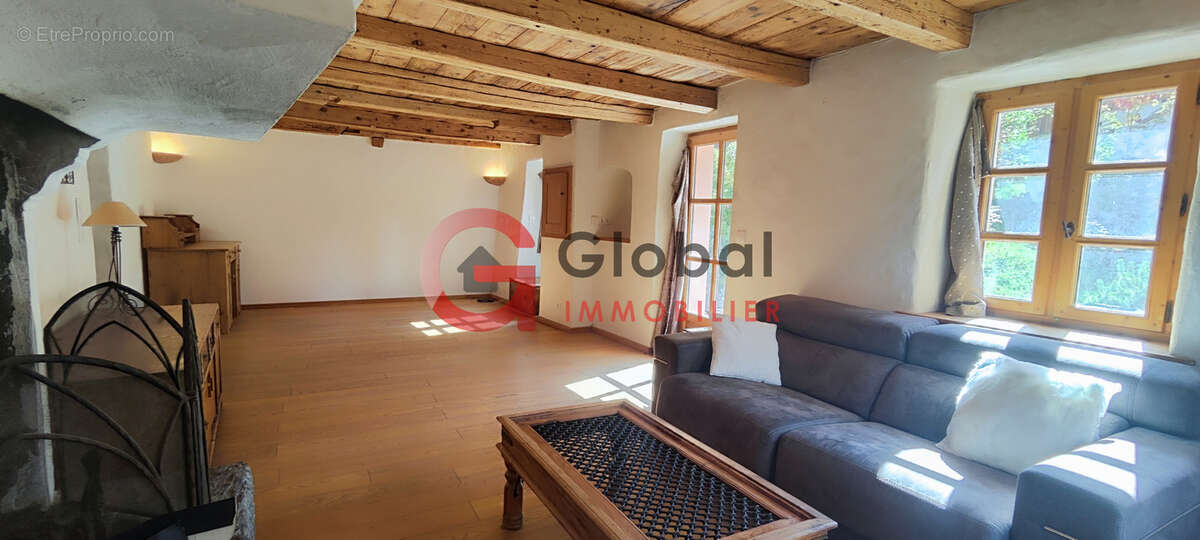 Appartement à LES ALLUES