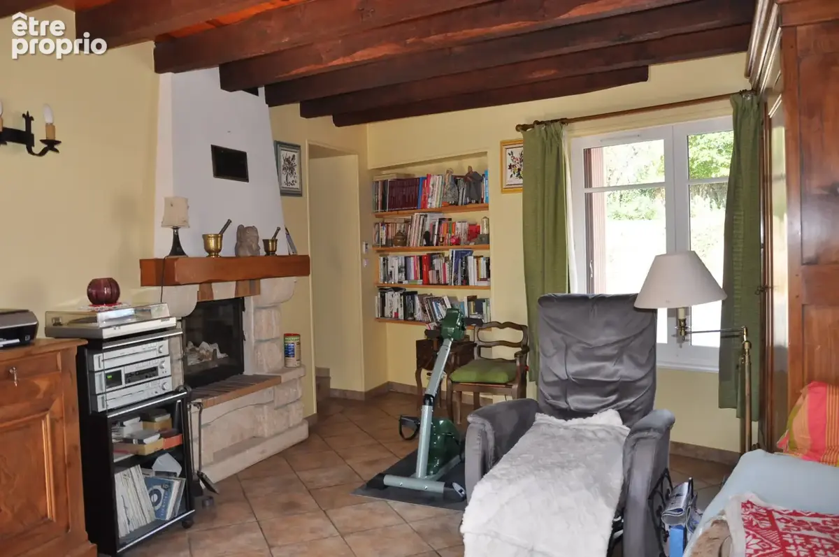 Belle maison rénovée en 2010, avec 2 chambres, terrain de 693 m2, louée 700 €/mois hors charges. - photo 8