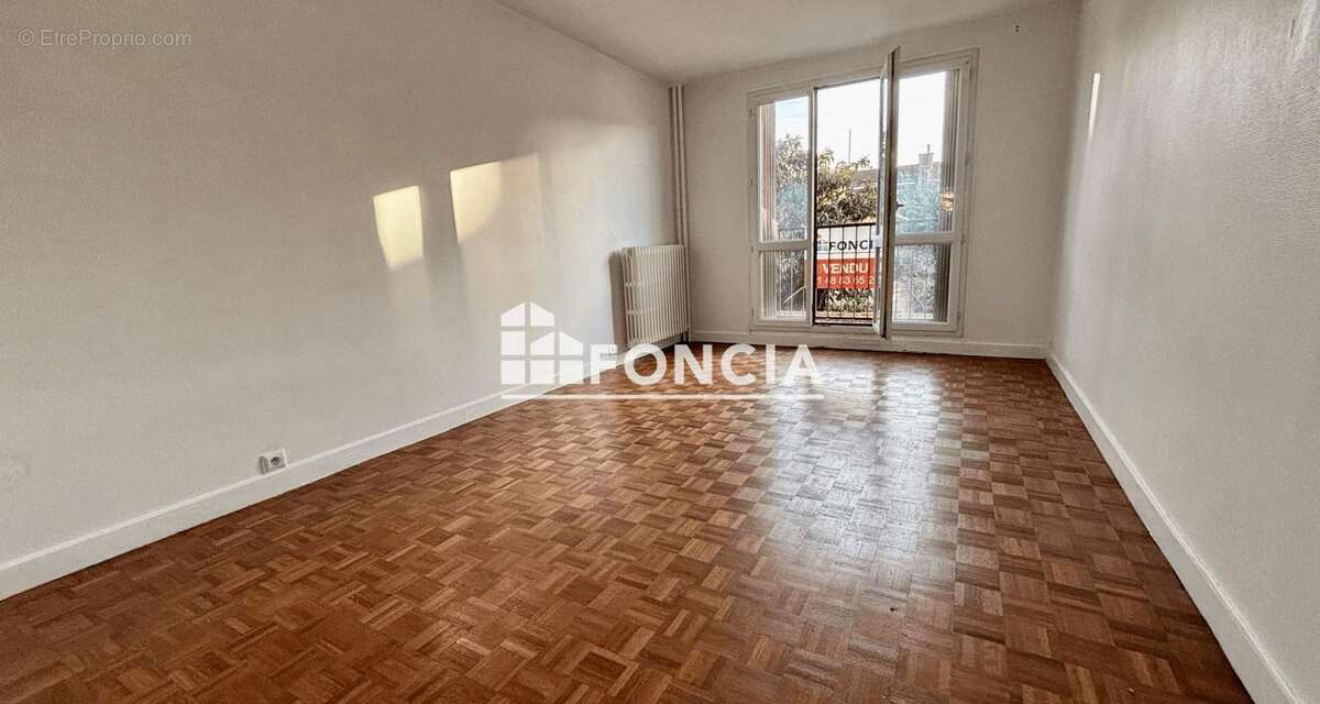 Appartement à SAINT-MAUR-DES-FOSSES