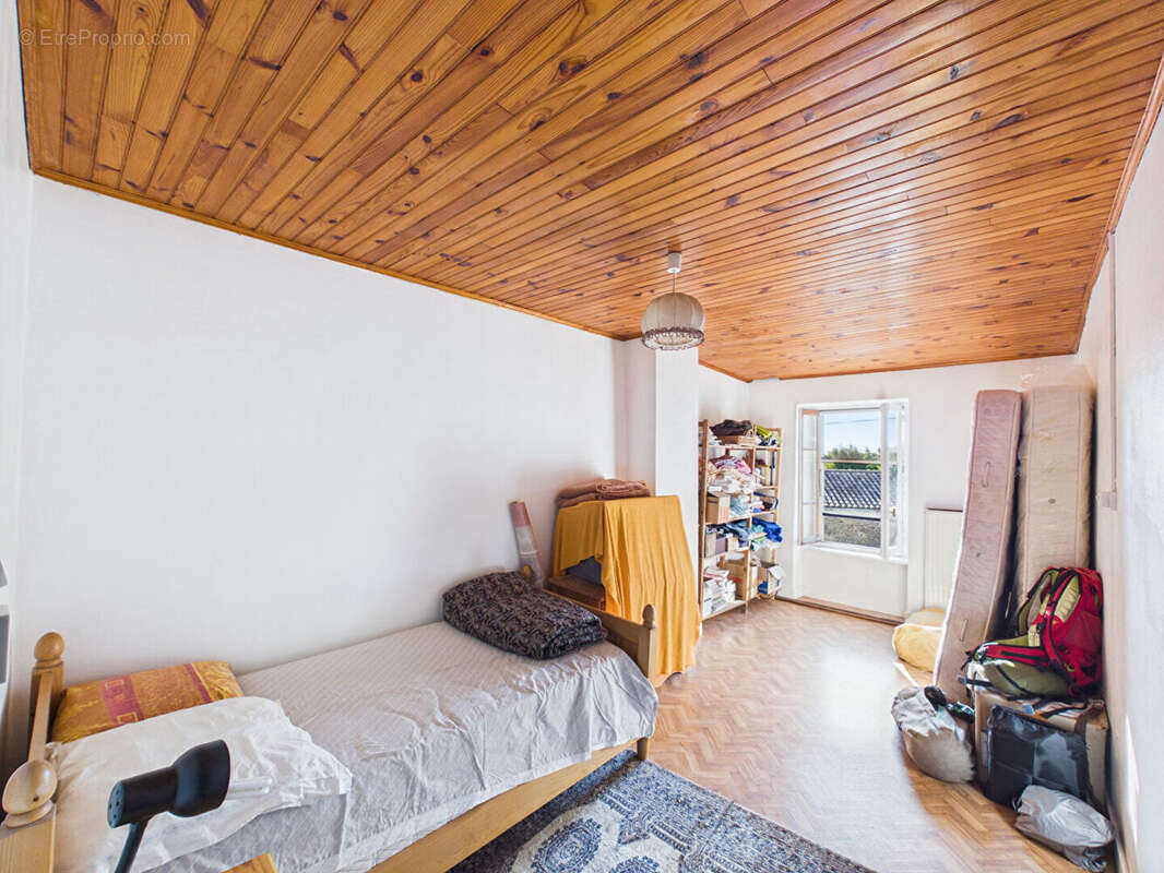 Maison au coeur d'un hameau avec dépendance et vaste terrain à Desaignes - photo 10