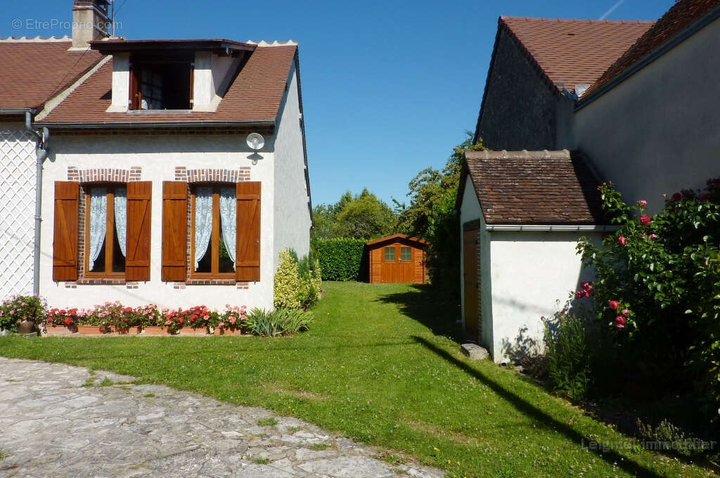 Maison à VILLENEUVE-SUR-YONNE