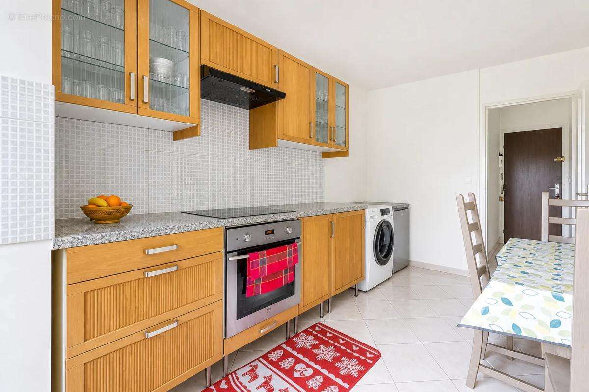 Appartement à LES CLAYES-SOUS-BOIS