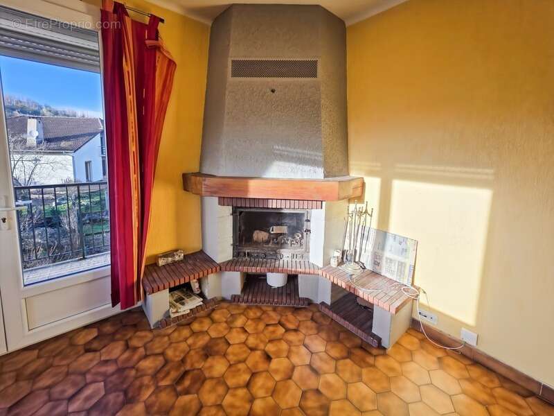 Maison familiale sur 2 000 m² de terrain – Idéale artisan, maçon, charpentier ou entrepreneur, à deux pas de Lons-le-Saunier - photo 5