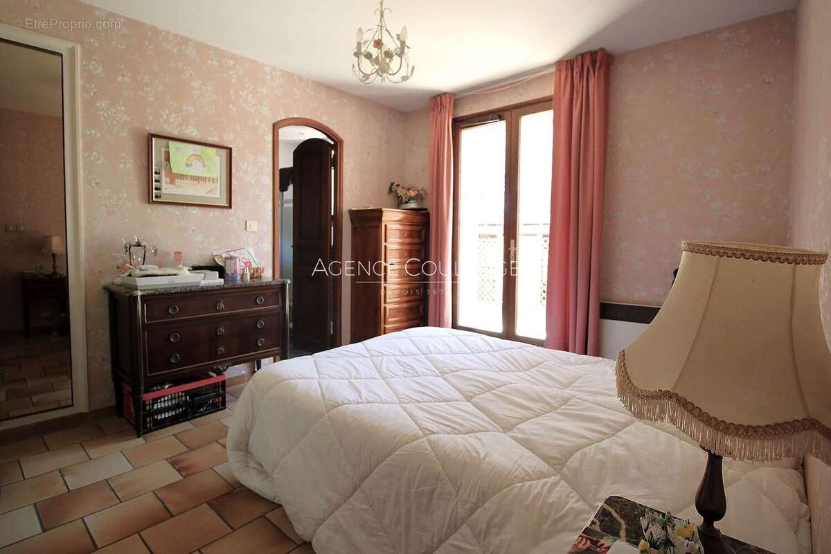 Maison à SAINT-CYR-SUR-MER