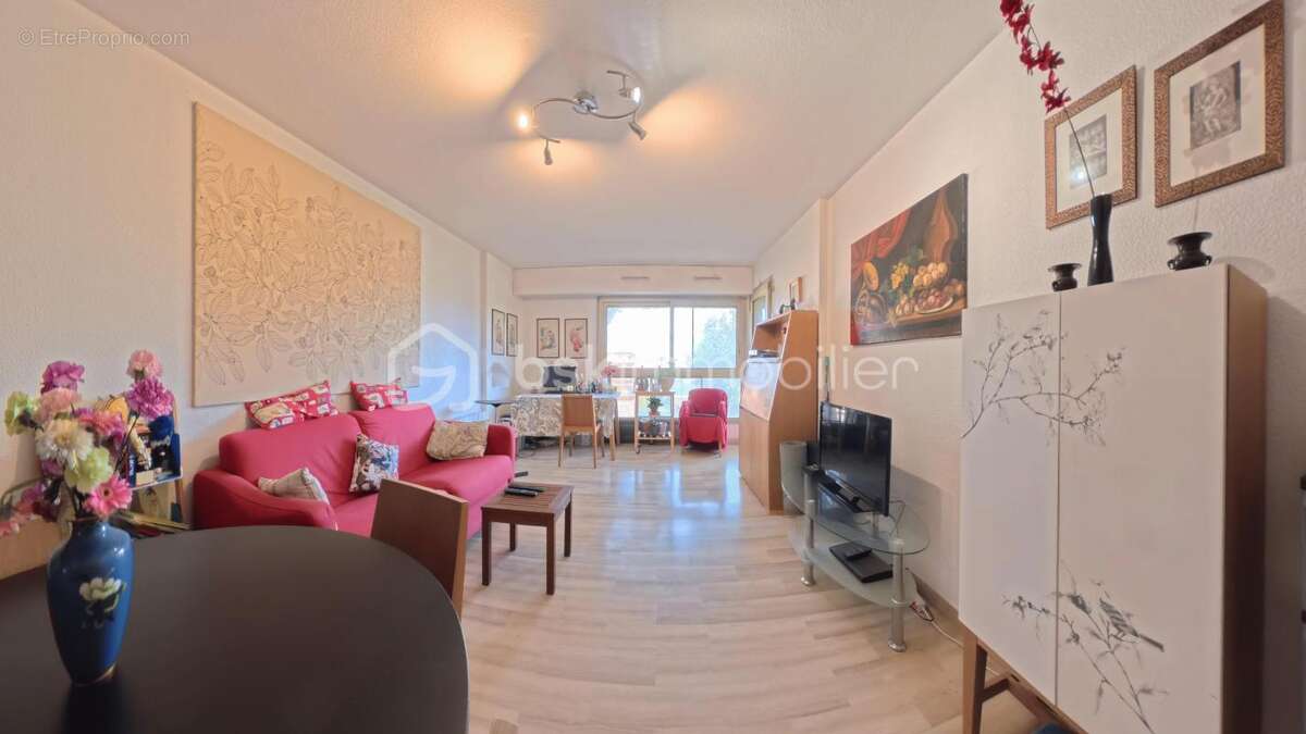 Appartement à VALLAURIS
