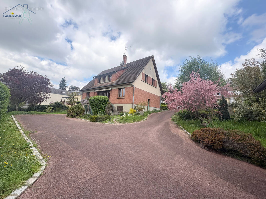 Maison à VILLE-LE-MARCLET