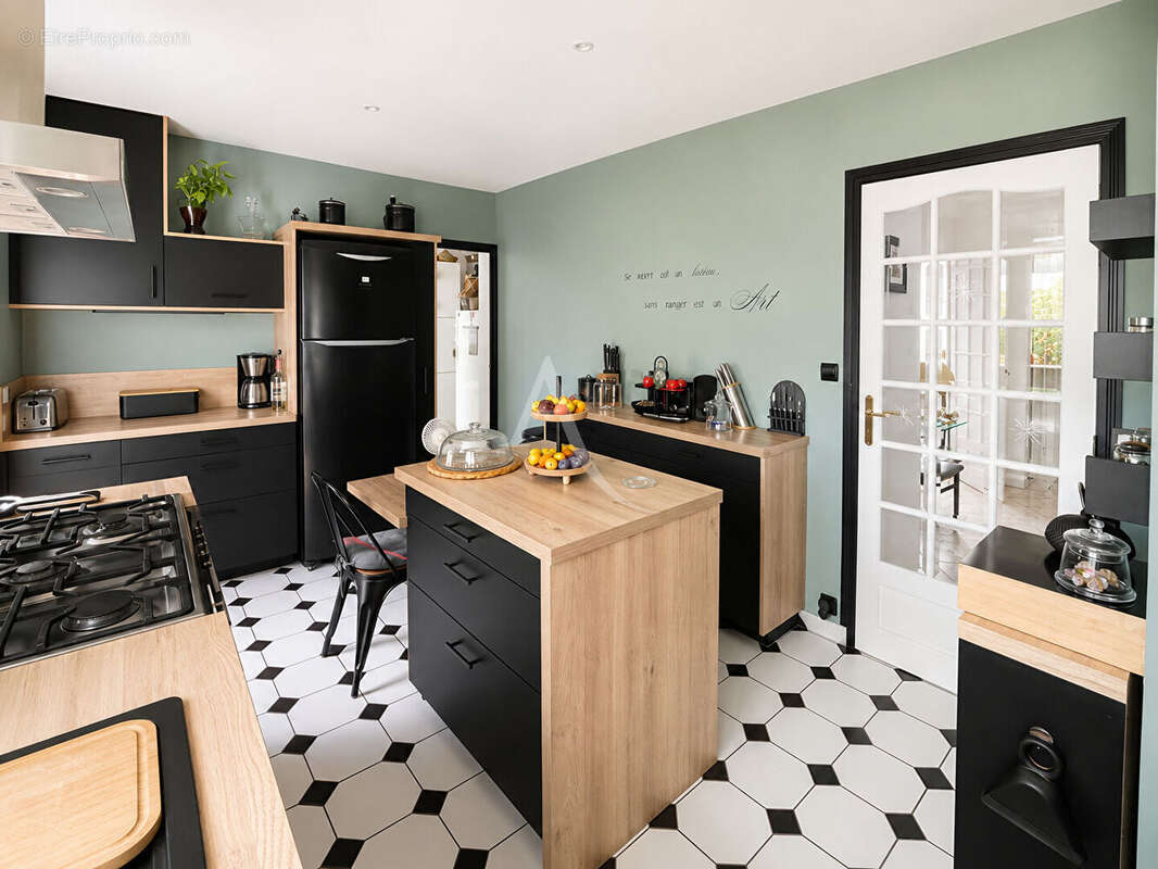 Maison Coueron avec grand garage et terrain - photo 7