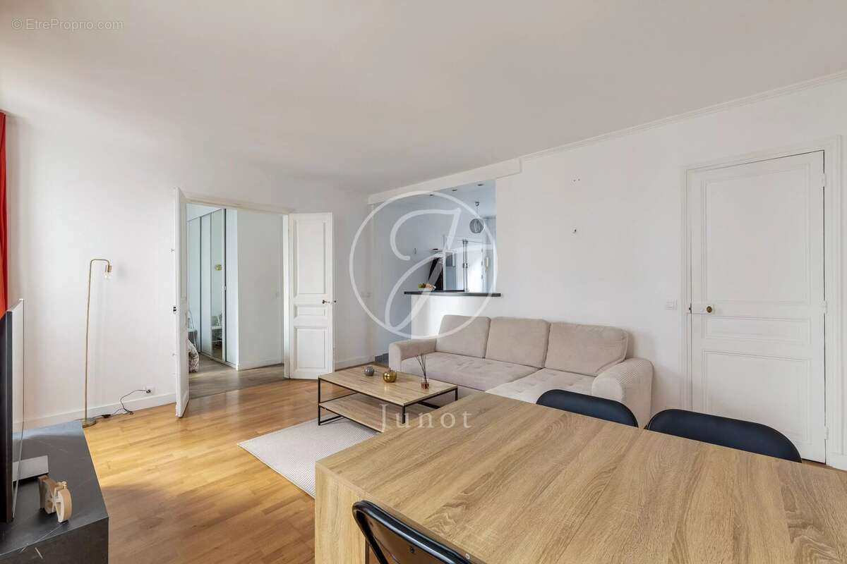 Appartement à PARIS-8E