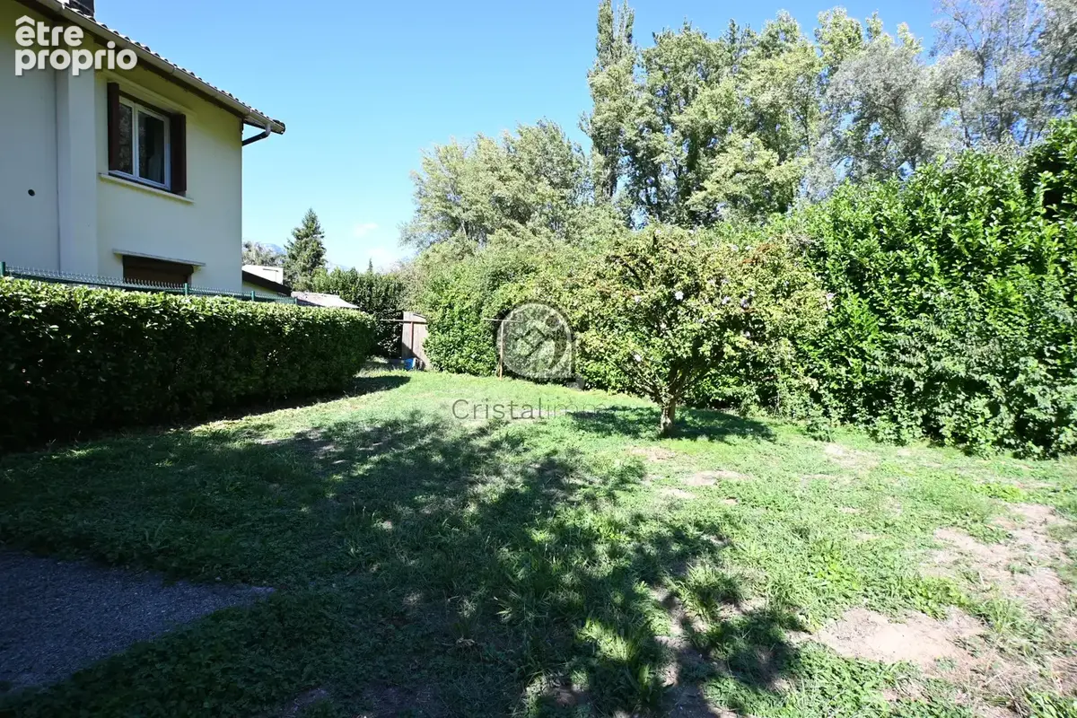 Gières - Appartement traversant T3 rénové avec terrasse et jardin - photo 1