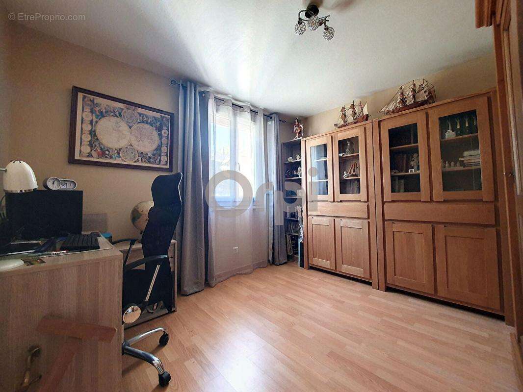 Proche centre ville, maison de plain pied, 6 pièces 116 m2, garage à FLAYOSC - photo 4