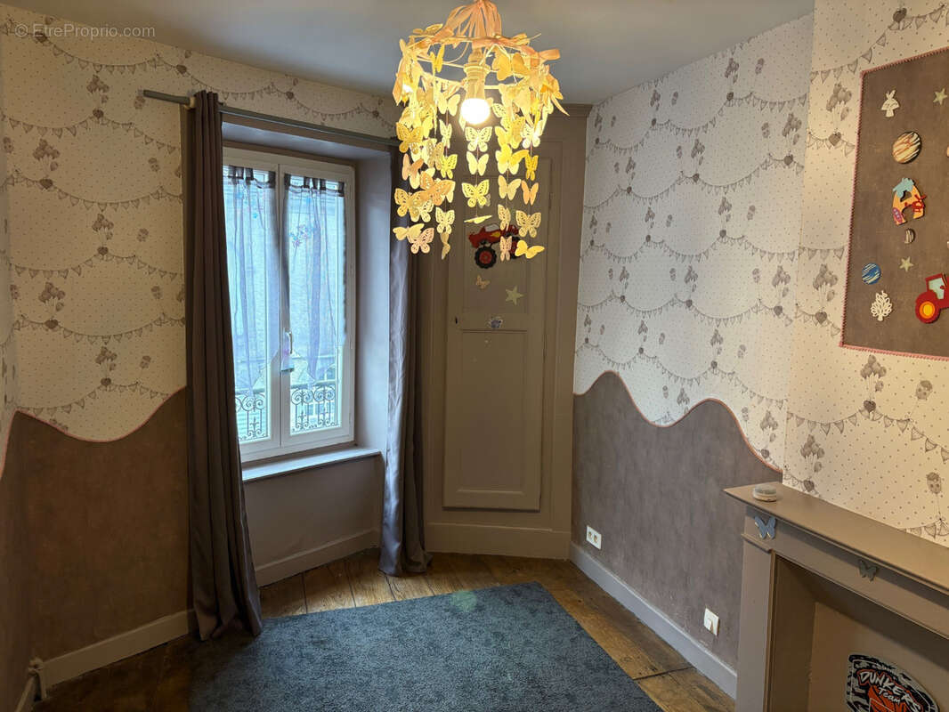 Coussac Bonneval maison de 6 pièces  proche des commerces avec cour et garage - photo 13