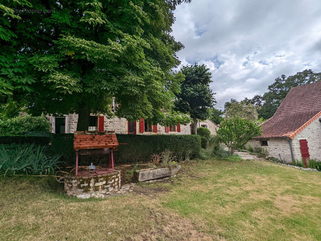 Maison à VICQ-EXEMPLET