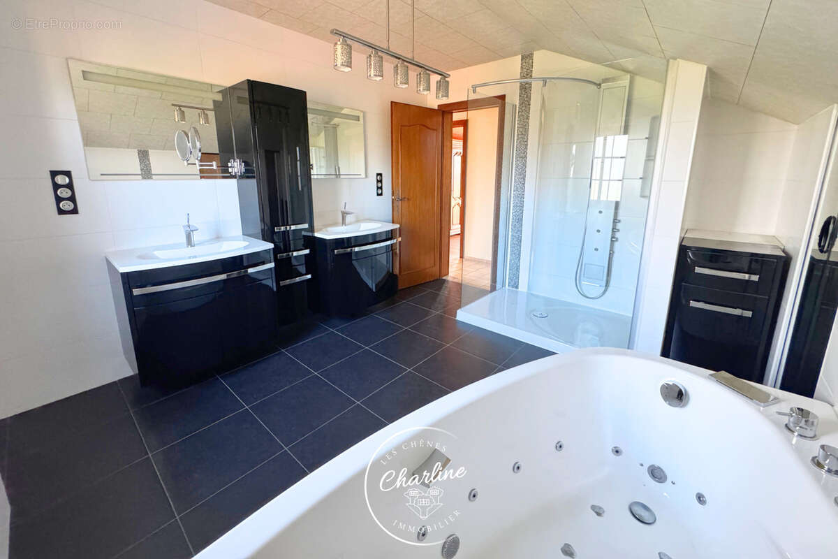 Maison à SAINTE-MARIE-AUX-CHENES