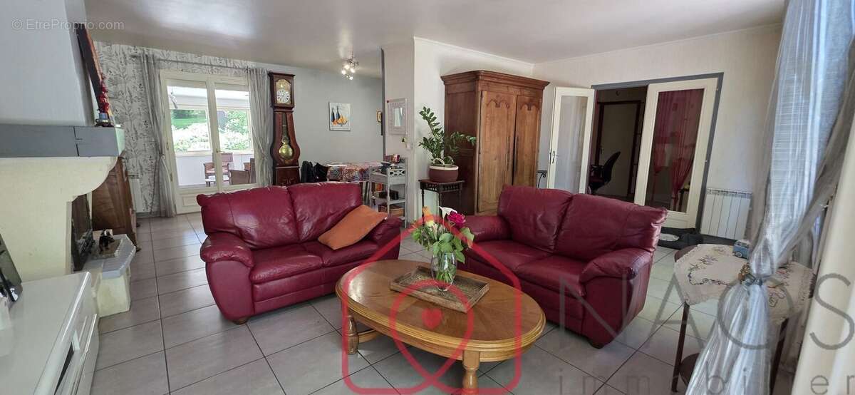 Biard: Maison de 115m² . hab.Parc arboré . Garage . Piscine - photo 2