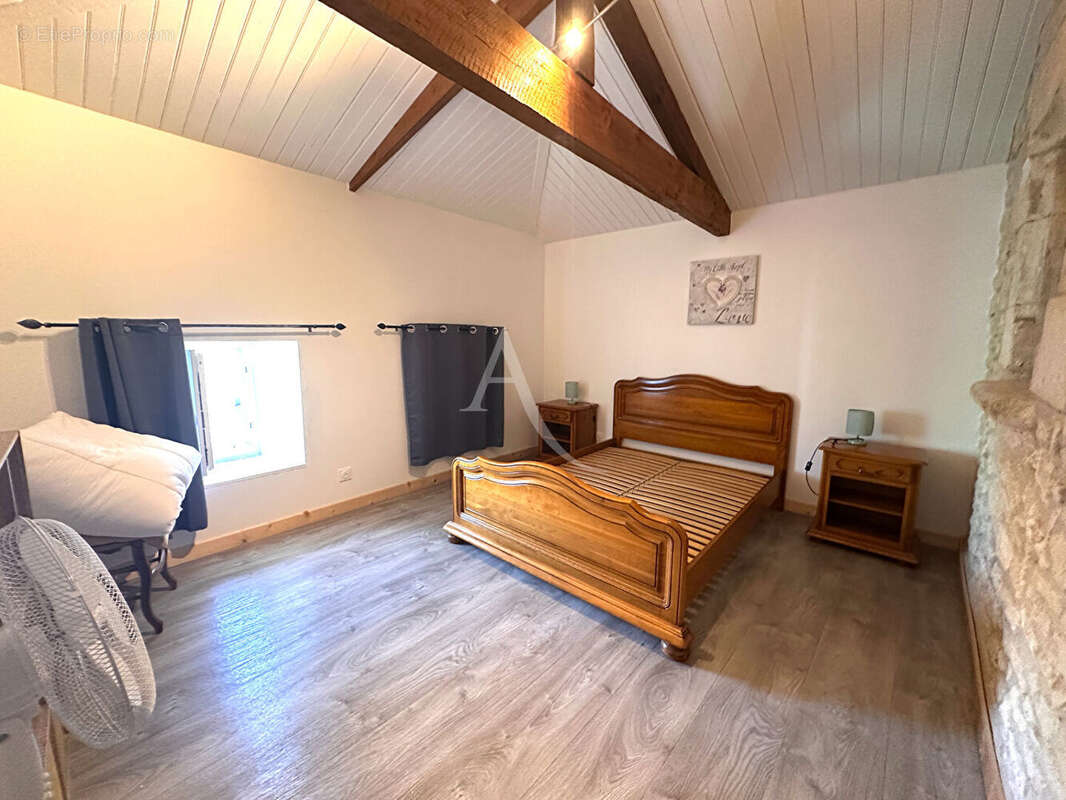 Maison à PORT-D&#039;ENVAUX