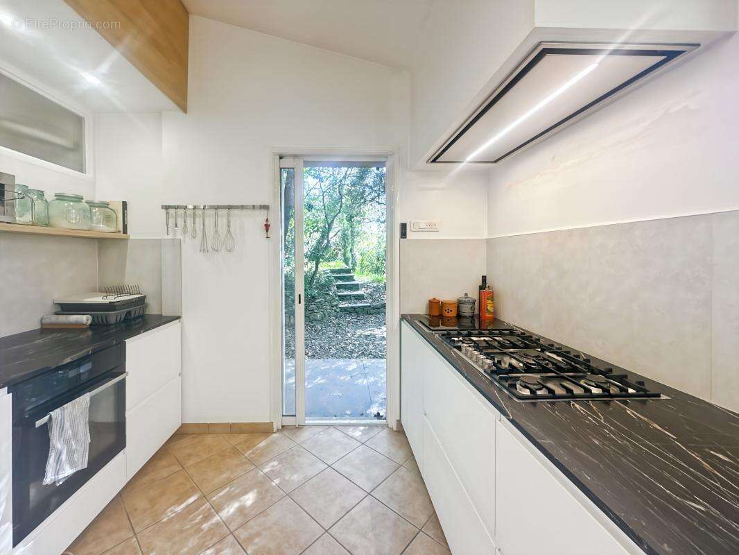 Maison de 140 m² - Trois chambres et un bureau - 1500 m² en restanques - photo 7