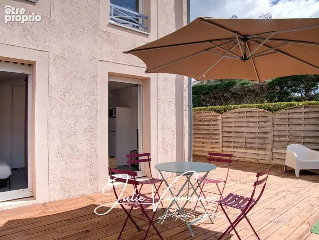 T1 de 30m2 avec terrasse de 55m2 + parking - Meublé, rénové, climatisé - LARDENNE - photo 5