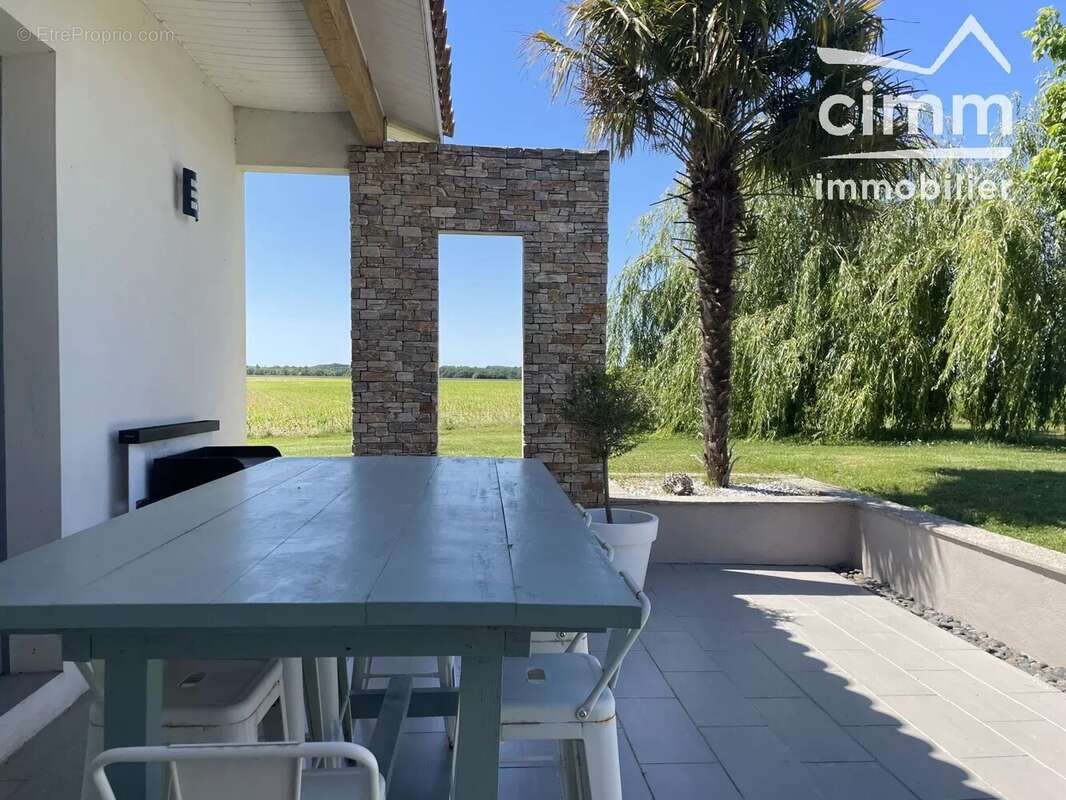 POUCHARRAMET —Villa d'architecte – 160 m² – Piscine – Parc de 3 500 m² – Vue campagne, lac et Pyrénées - photo 15