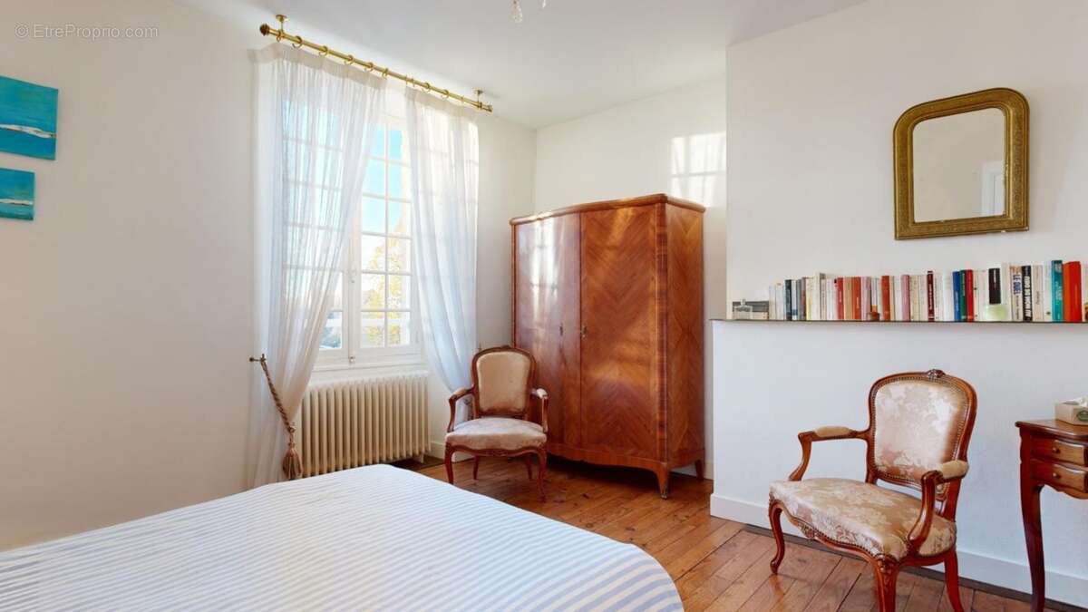 Chambre 2eme - Maison à SIORAC-EN-PERIGORD