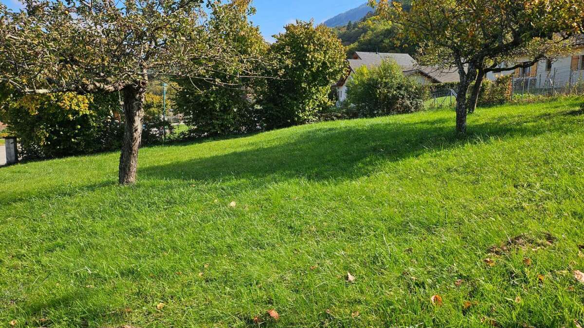 Terrain à bâtir d'une superficie de 700m² à ARVILLARD (73110) - photo 2