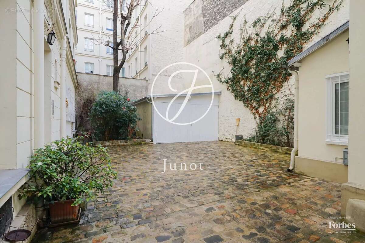 Appartement à PARIS-7E