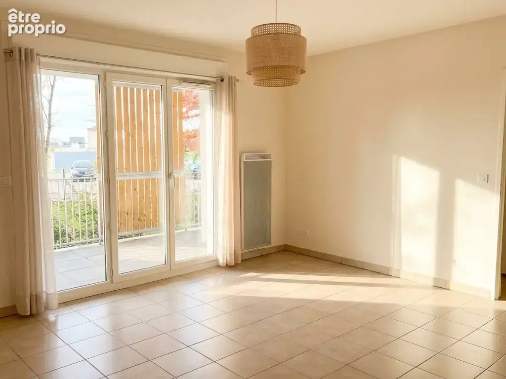 Mérignac Proche Pellegrin / Arlac - T2 (50m2) TBE avec Balcon - Cave et Parking - photo 2