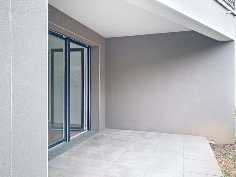 Appartement t3 de 62 m2 - avec jardin clos sans vis a vis de 86 m2 et garage fermé en sous-sol - 35200 rennes rue de nantes / 35 - photo 2