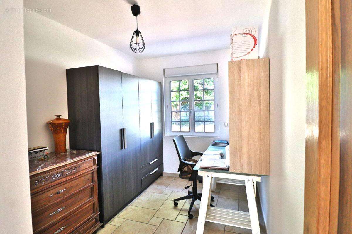 Villa t5 4 faces de 134m² + piscine + dependance sur un terrain de 1799m² - photo 12