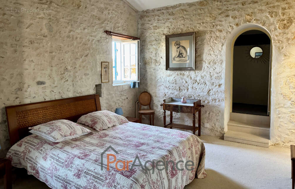 Maison à CHAILLEVETTE