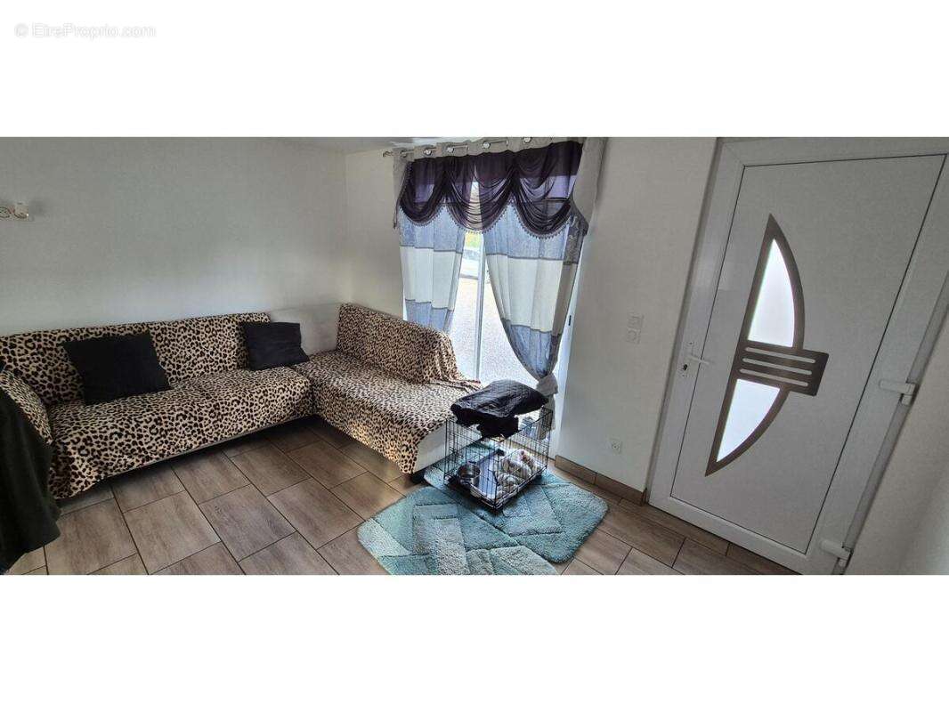 Maison à CAVRON-SAINT-MARTIN