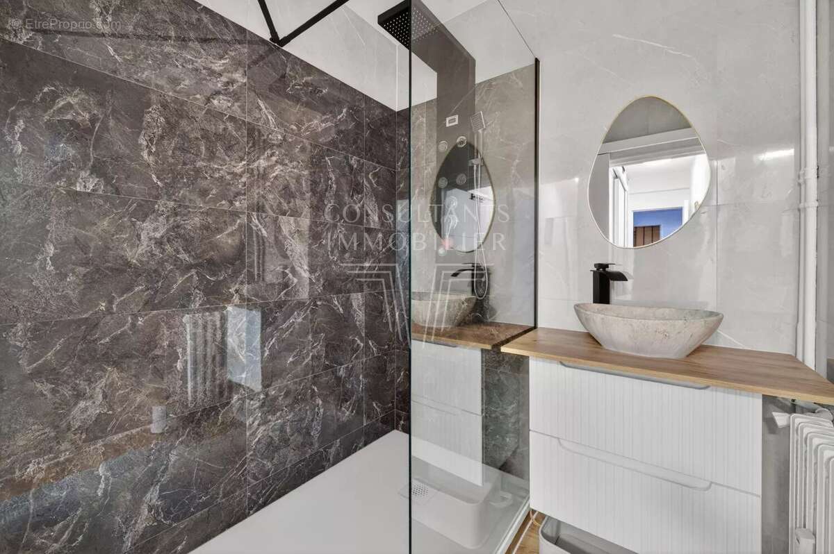 Appartement à PARIS-7E