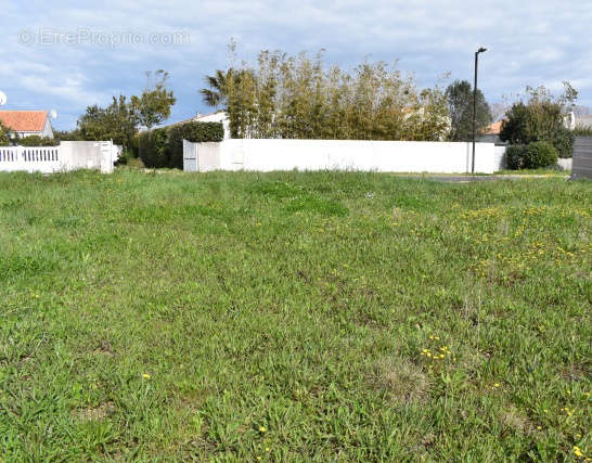 Terrain à LA BREE-LES-BAINS