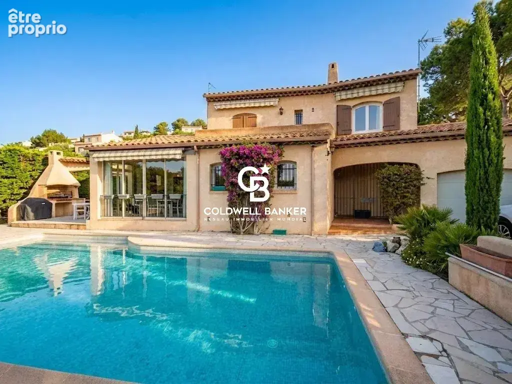 Fréjus — villa  avec piscine dans un quartier résidentiel prisé - photo 3