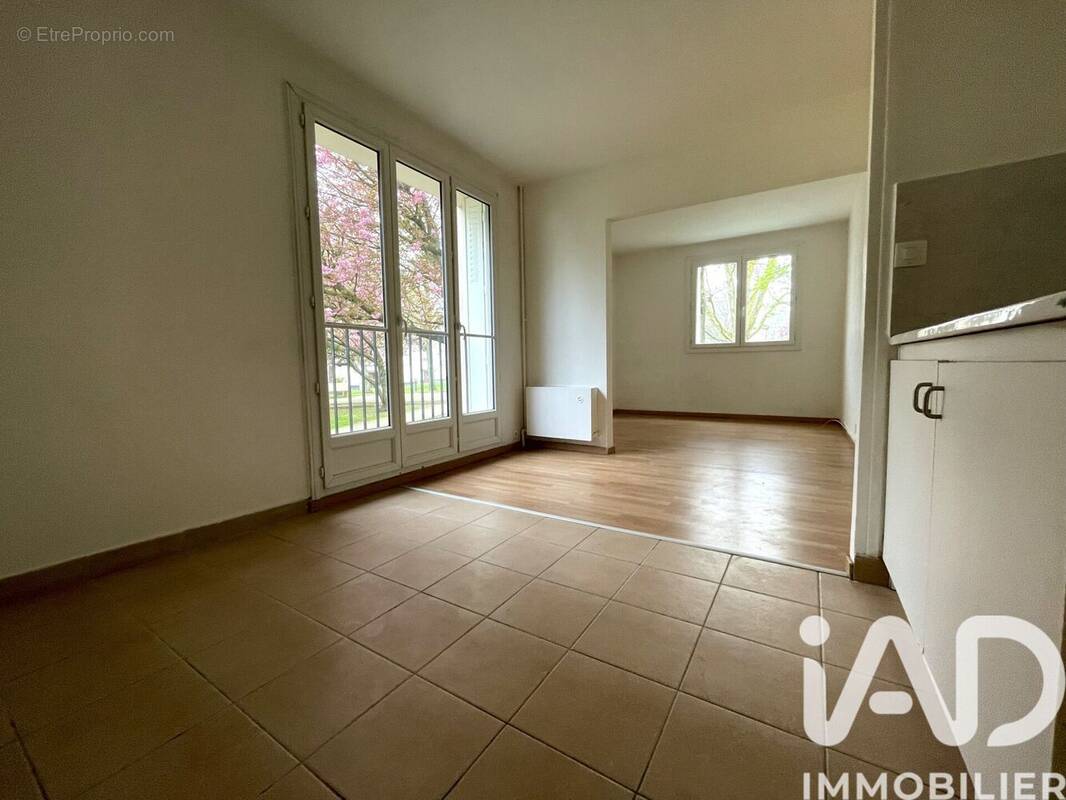 Photo 1 - Appartement à TAVERNY