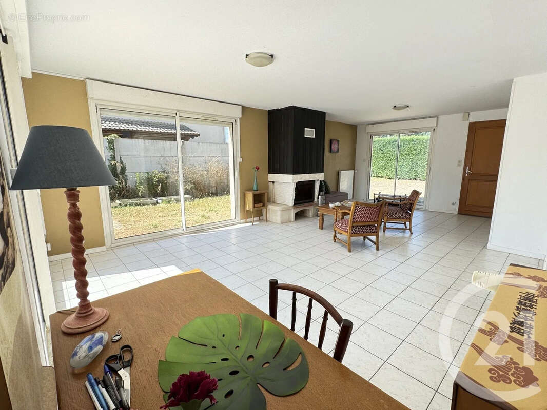 Maison 198 m² à Oulins  - photo 4