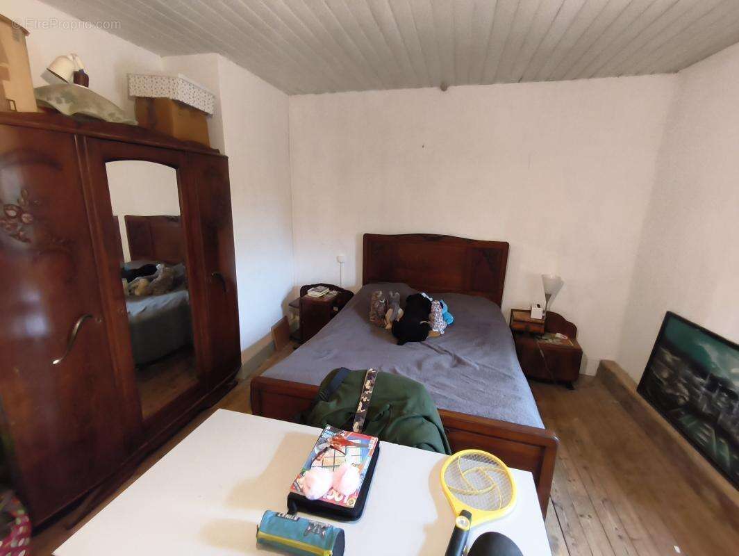 Maison à COMBEAUFONTAINE