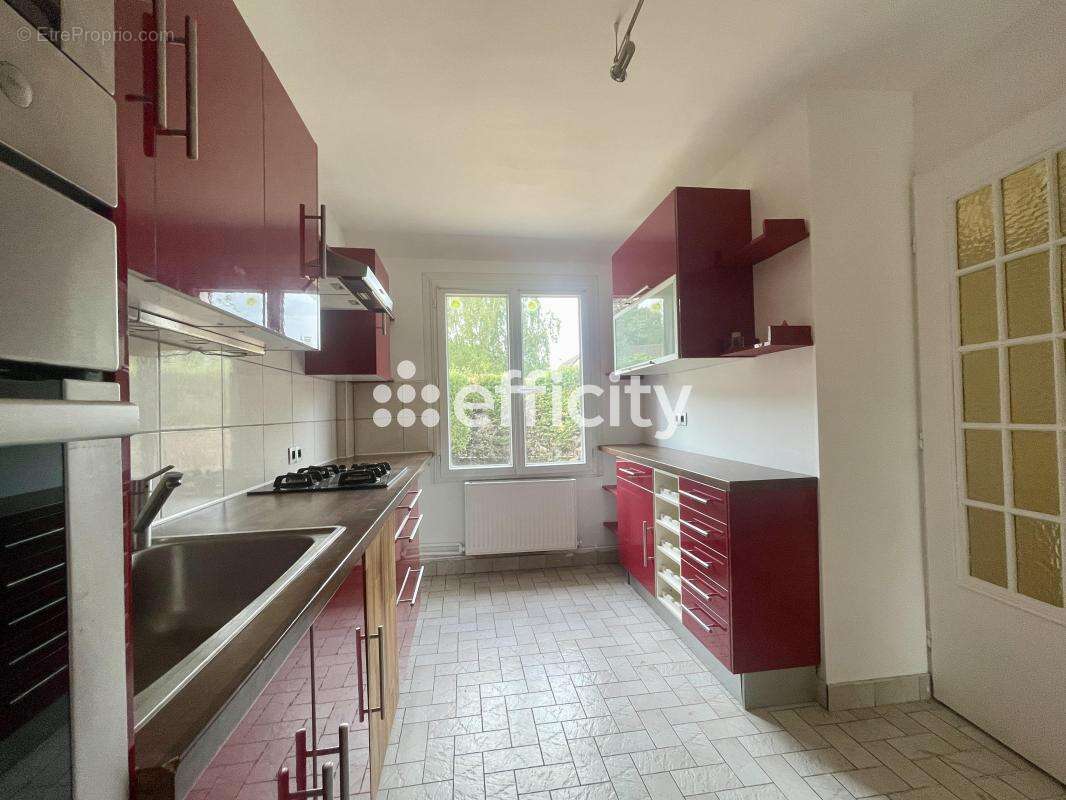 Maison 168 m² à Savigny-Le-Temple  - photo 5
