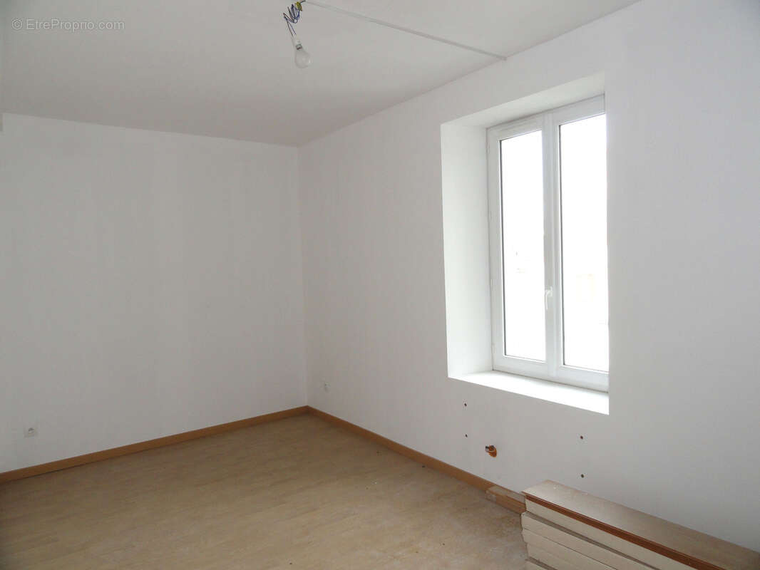 Maison à SAINT-VARENT