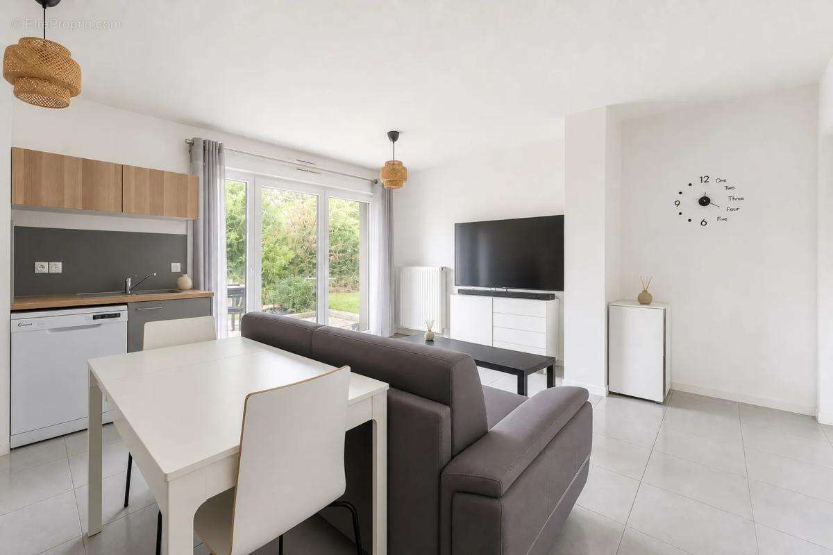 Appartement à PAREMPUYRE