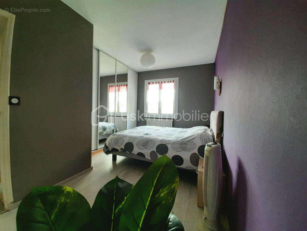 Maison à CHAILLAC-SUR-VIENNE