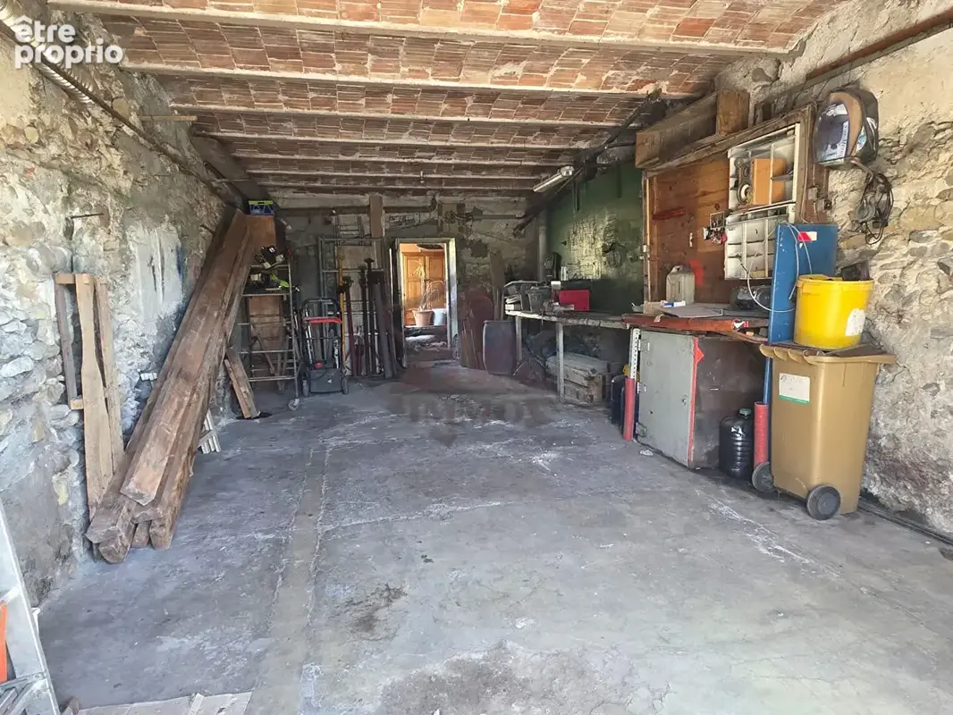 Idéal investisseur - Maison de village avec 2 grands garages - photo 7