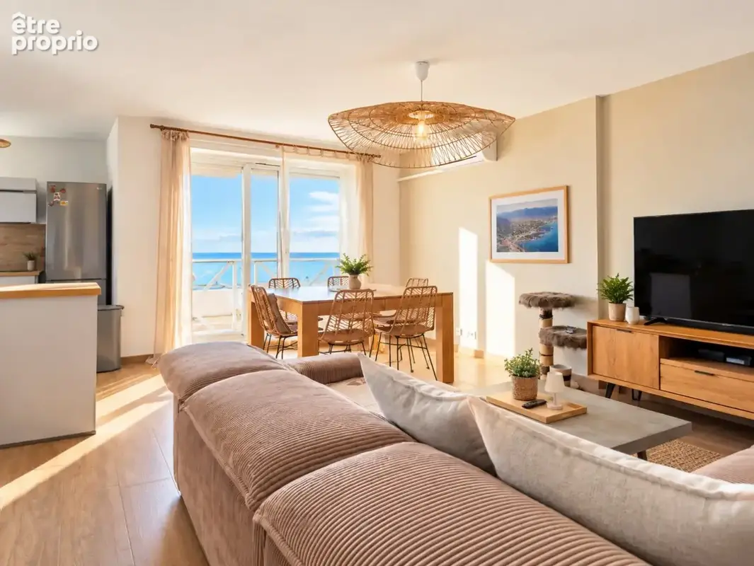 Côté Port, une vue panoramique sur la mer, le port et le Mont Saint-Clair pour ce superbe appartement rénové avec piscine, entre - photo 3
