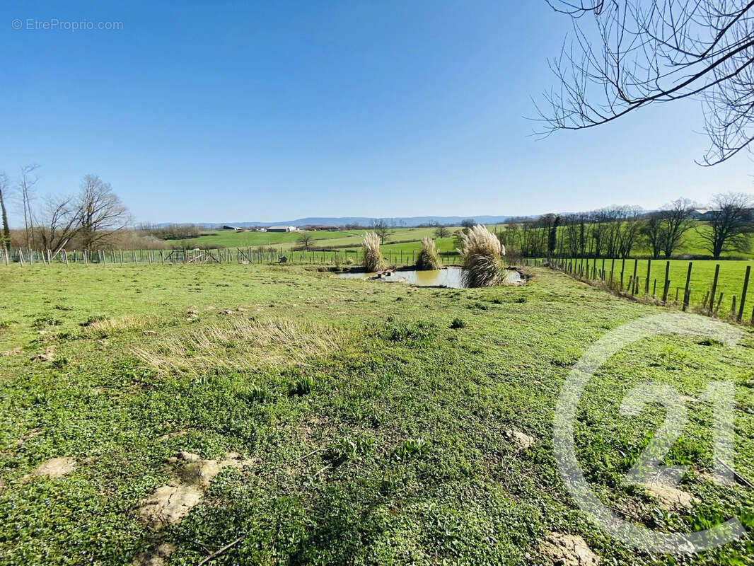 Maison à DOMMARTIN-LES-CUISEAUX